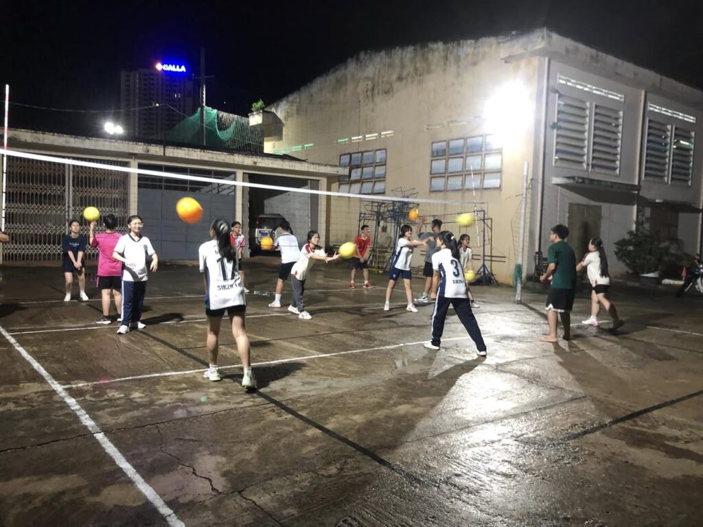 Vừa kịp chạy mưa —. mùa này