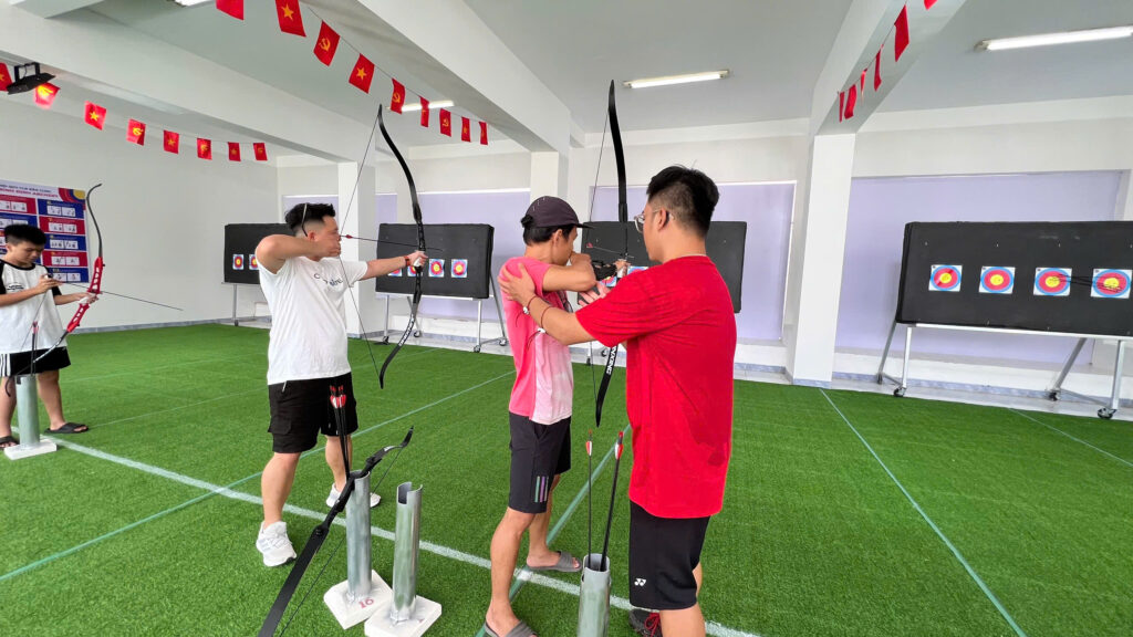 Khám Phá Bộ Môn Bắn Cung Đầy Hứng Khởi – Trải Nghiệm Mới Tại Trung Tâm Thanh Thiếu Nhi Bình Định