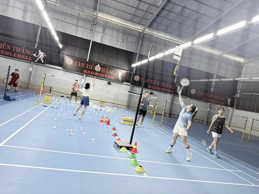 Cả ngày cùng đám trẻ !